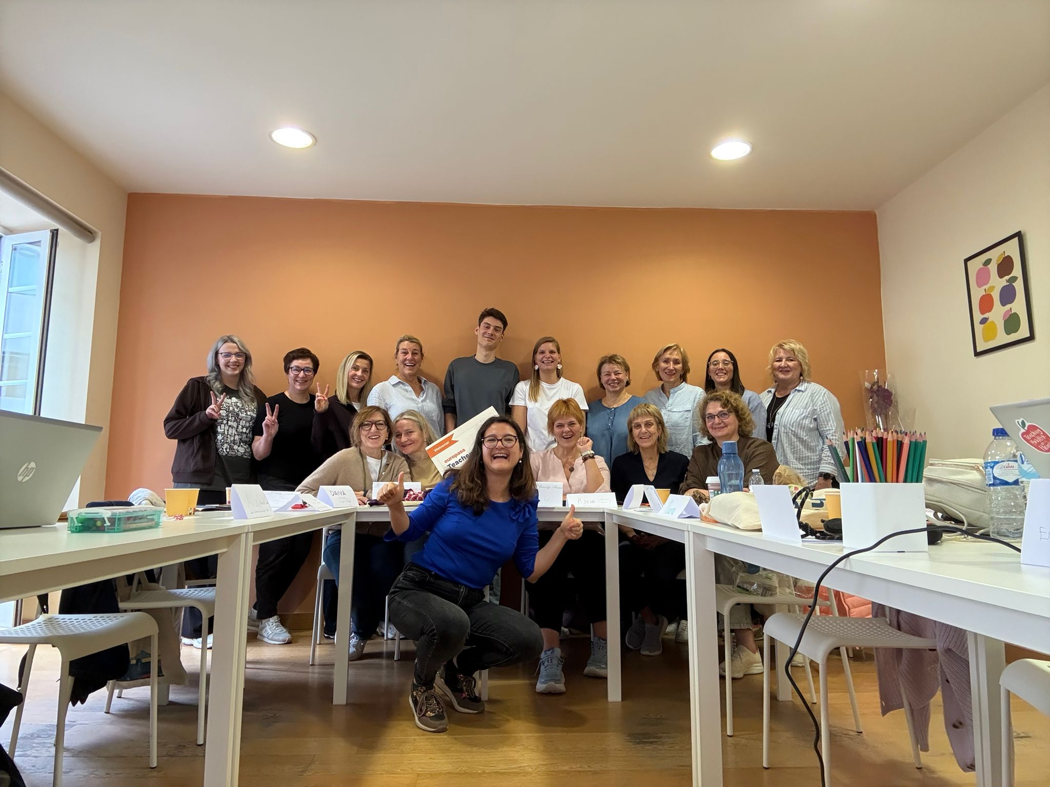 Ryhmän opettajat yhteiskuvassa.